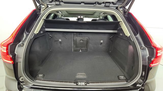 Certified 2024 Volvo XC60 B5 Plus w/ Protection Package Premier AWD/4WD image 39