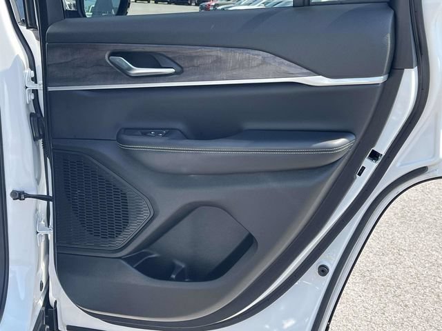 Used 2023 Jeep Grand Cherokee Limited AWD/4WD image 24