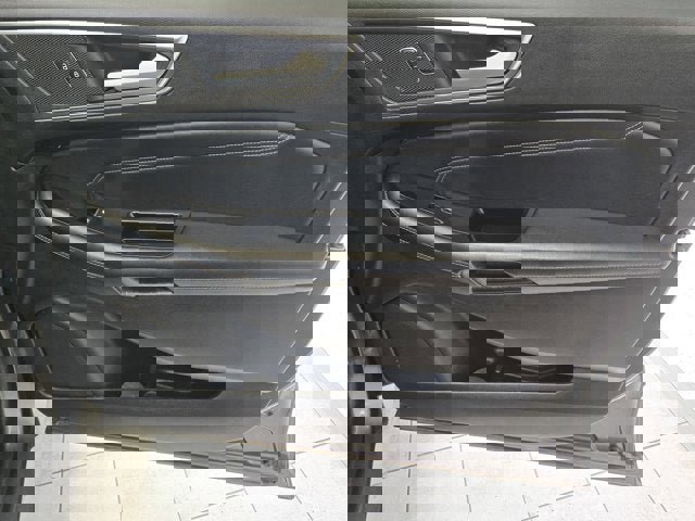 Used 2017 Ford Edge Titanium w/ Equipment Group 302A image 3