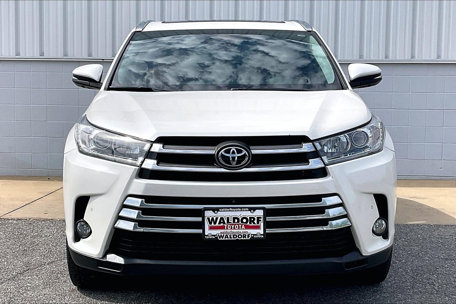 Used 2018 Toyota Highlander Limited Platinum AWD/4WD image 3