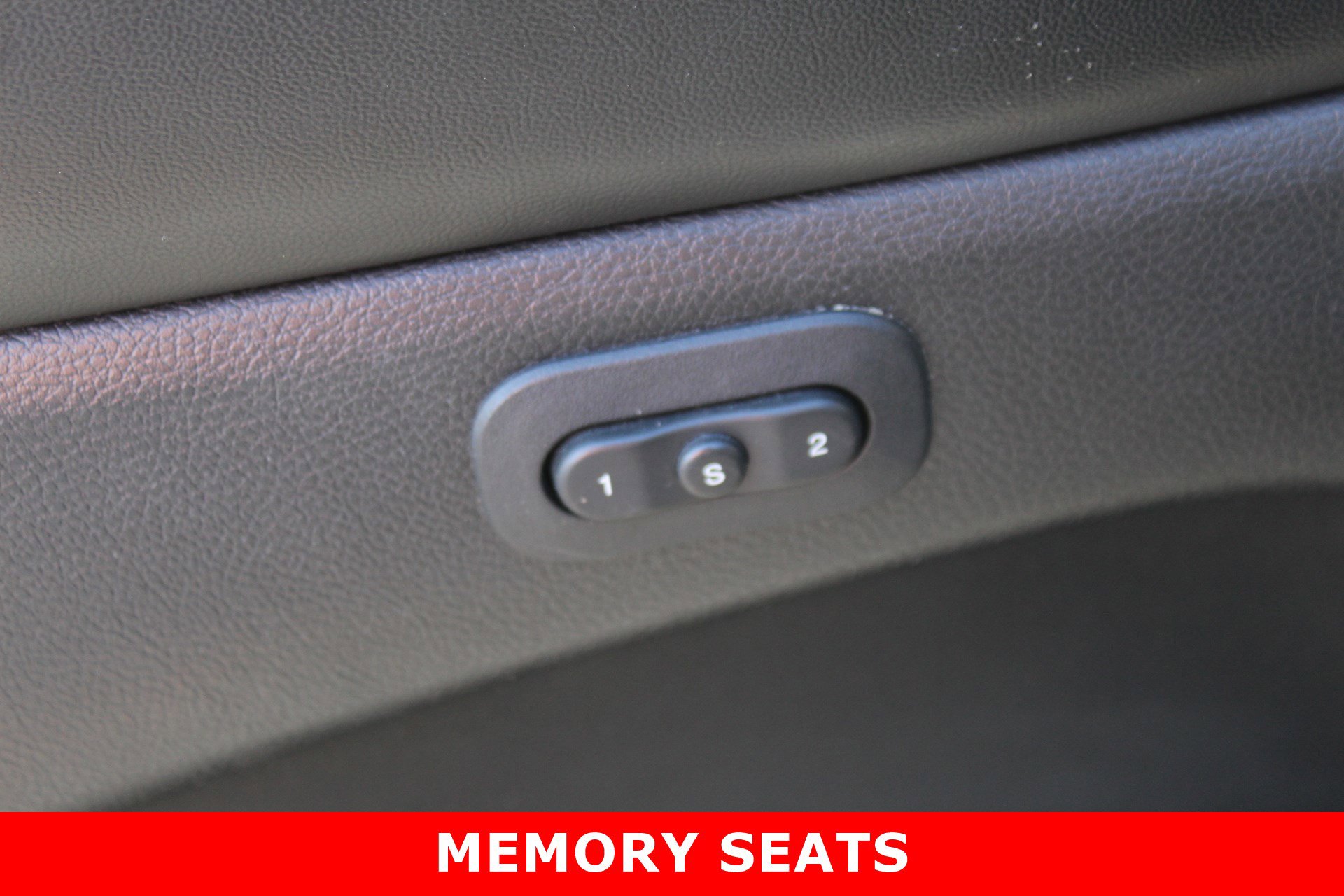 Used 2021 Jeep Grand Cherokee Limited w/ Luxury Group II image 12