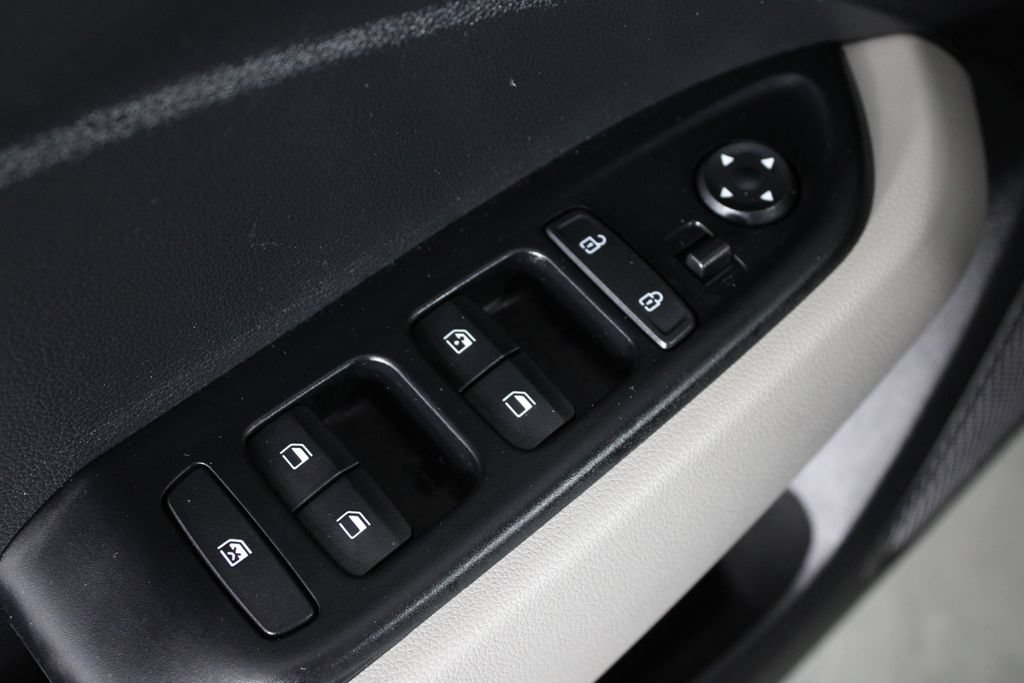 Certified 2024 Hyundai Venue SEL FWD image 24
