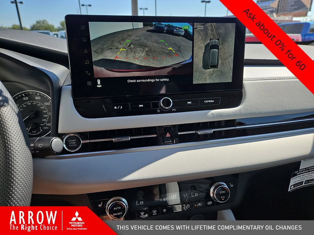 New 2025 Mitsubishi Outlander SE image 24