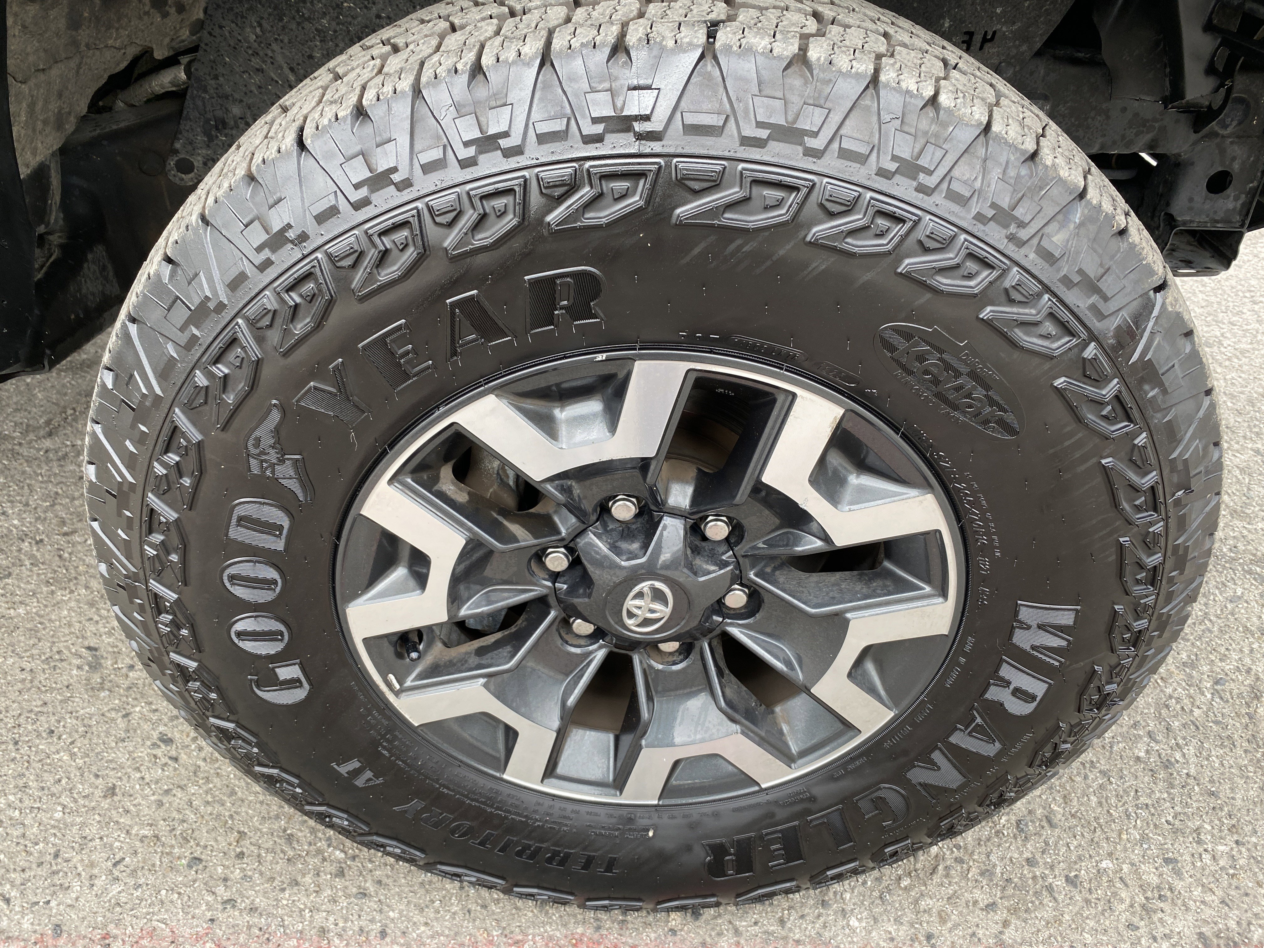 Used 2023 Toyota Tacoma TRD Off-Road image 27