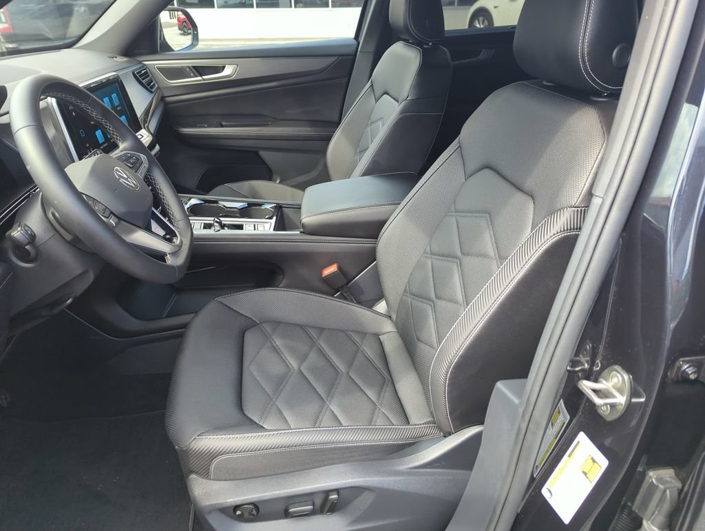Used 2024 Volkswagen Atlas Cross Sport SE w/ Panoramic Sunroof Package FWD image 11