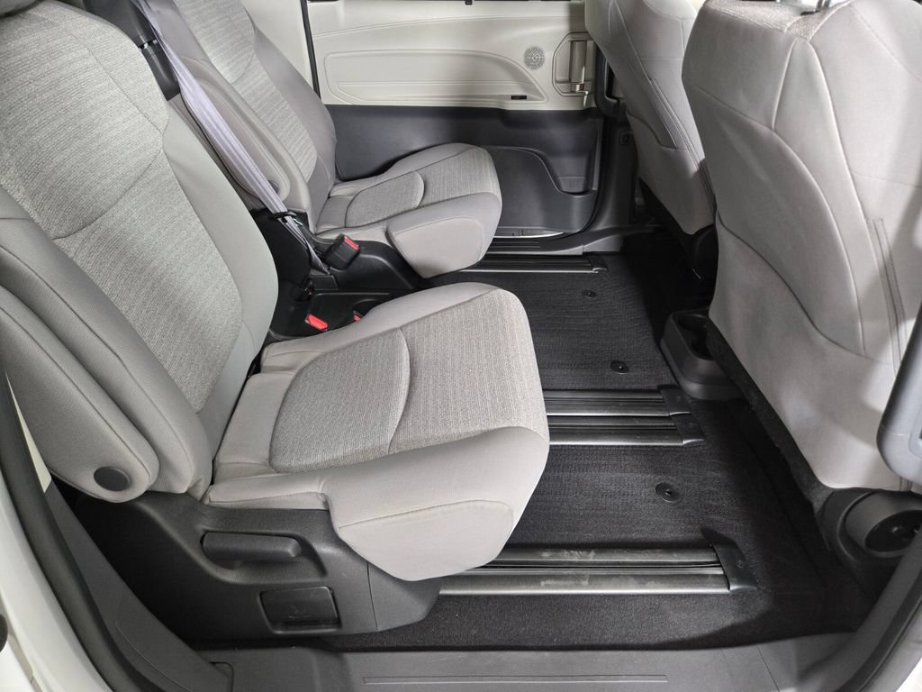 Used 2023 Toyota Sienna LE AWD/4WD image 20