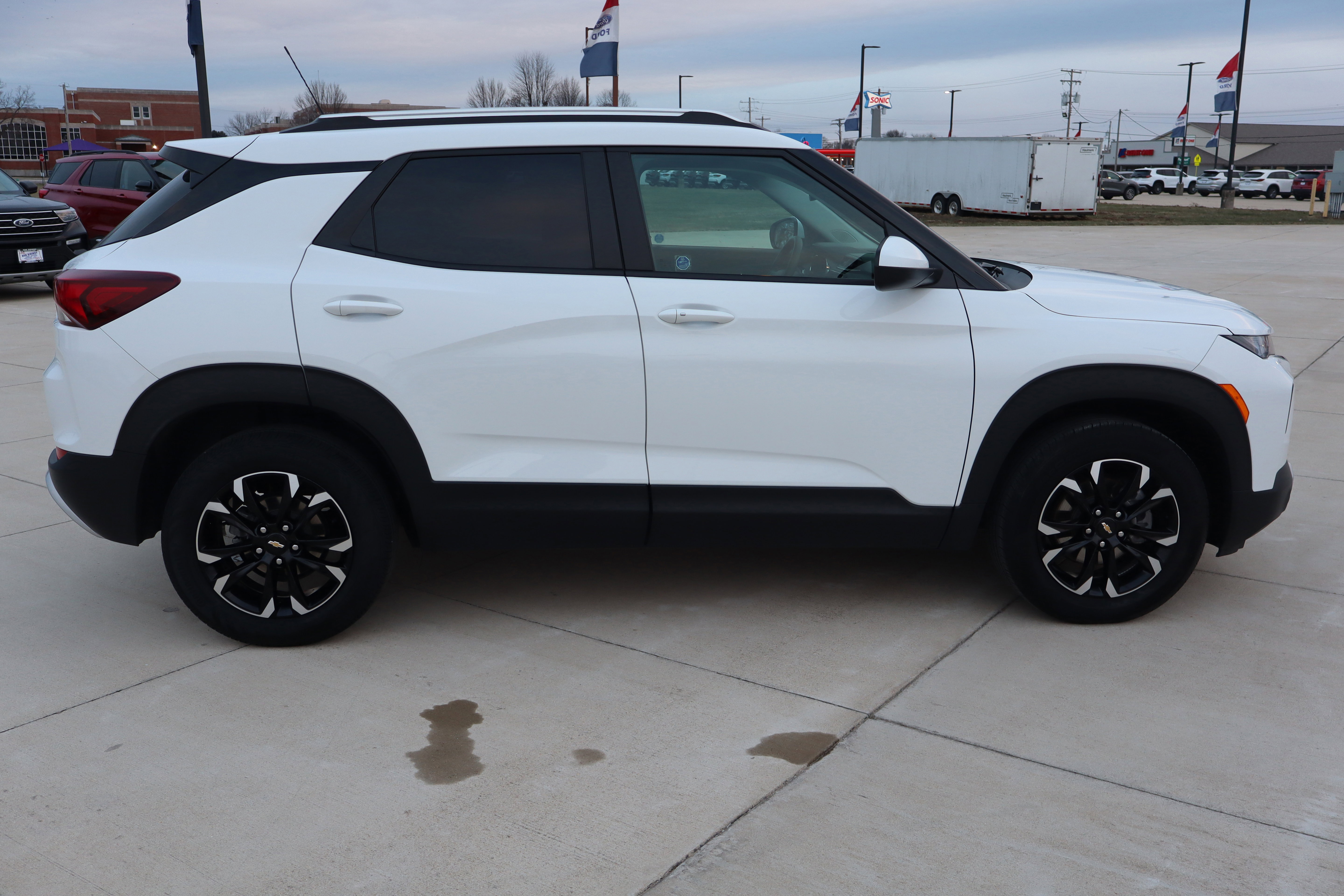 Used 2023 Chevrolet TrailBlazer LT w/ Convenience Package image 4