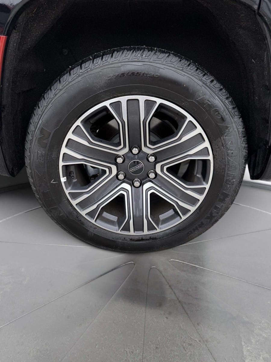 Used 2025 Jeep Wagoneer Series II AWD/4WD image 8