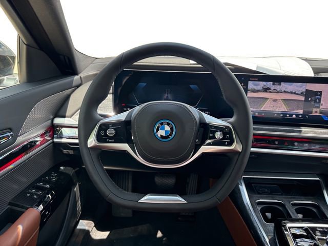 Used 2025 BMW i7 xDrive60 w/ Premium Package image 30