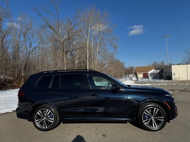 Used 2023 BMW X7 xDrive40i w/ M Sport Package AWD/4WD image 4