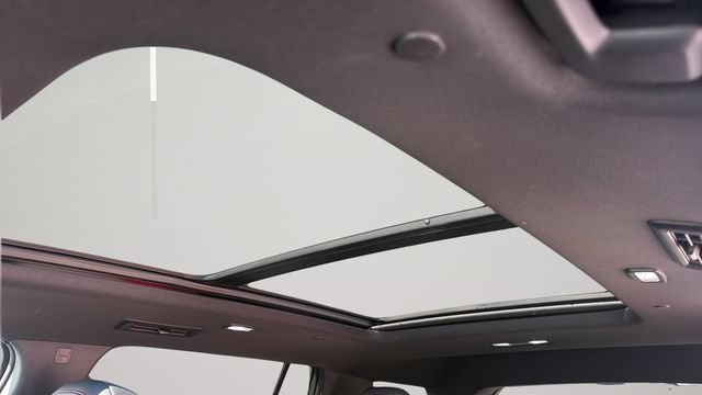 Used 2024 Chevrolet Traverse RS w/ LPO, Floor Liner Package AWD/4WD image 9