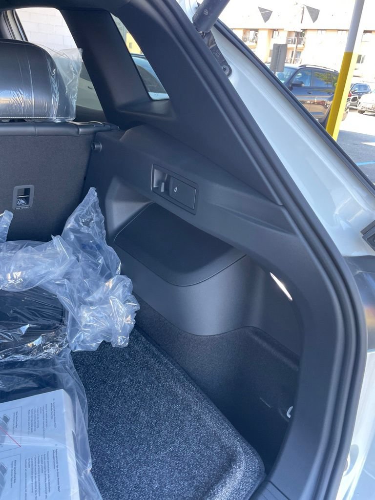 New 2026 Volkswagen Tiguan SE R-Line AWD/4WD image 12