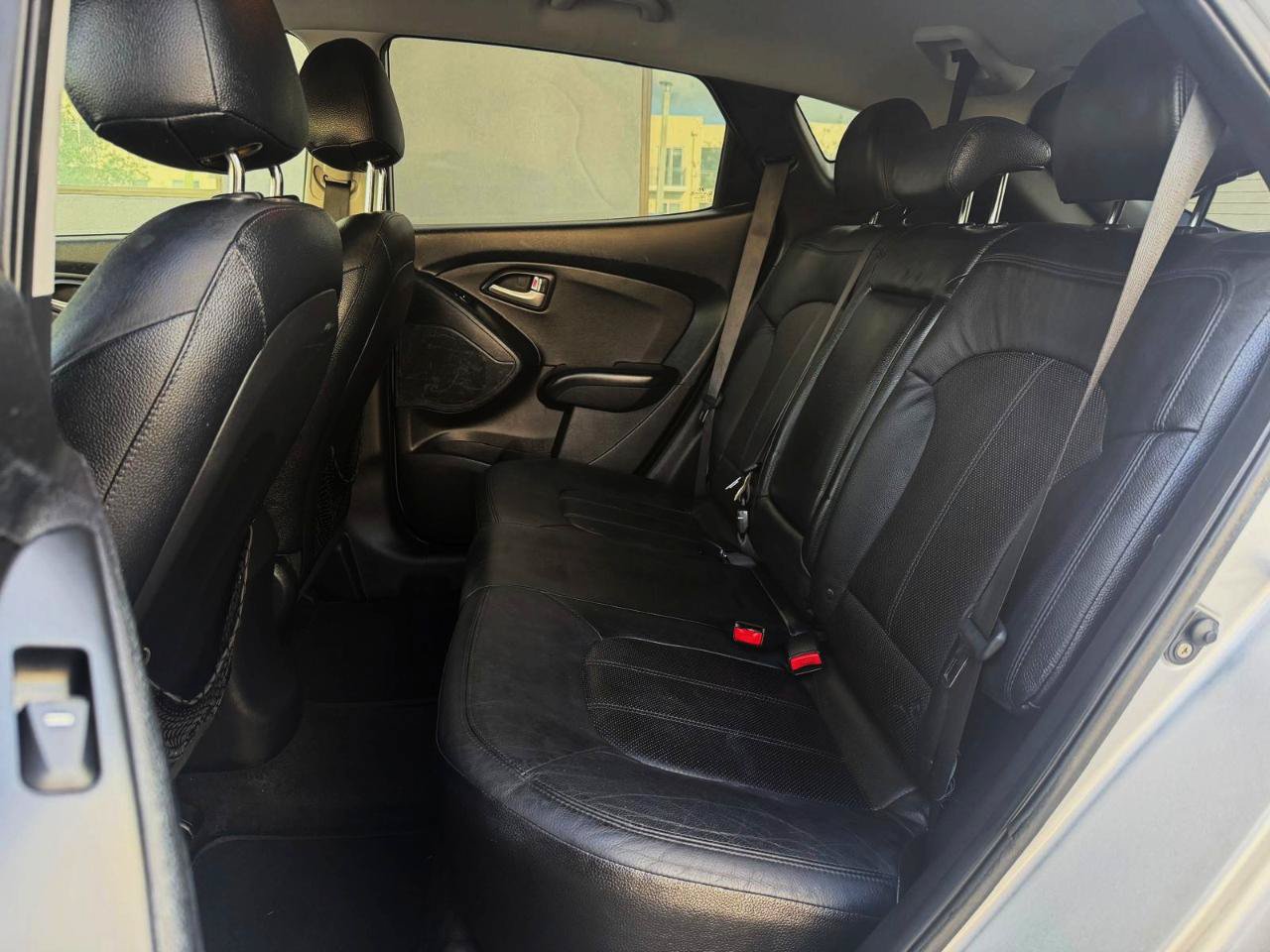 Used 2012 Hyundai Tucson Limited FWD image 16
