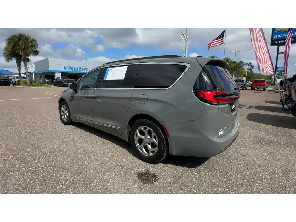 Used 2023 Chrysler Pacifica Limited FWD image 4