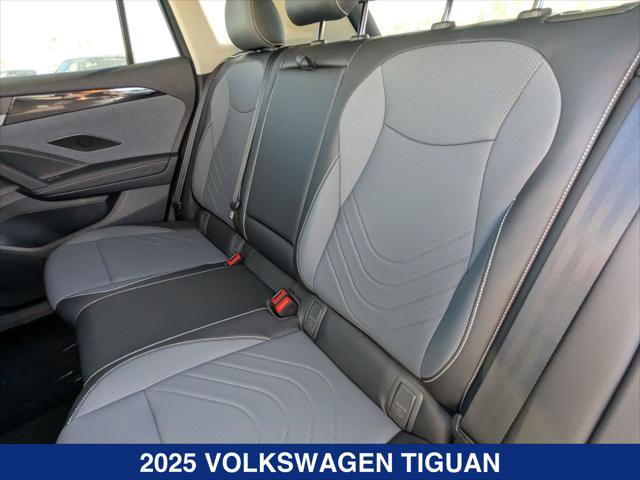 New 2025 Volkswagen Tiguan SE image 18