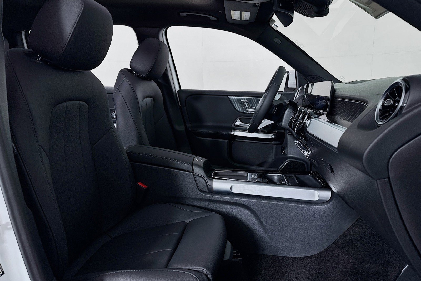 New 2026 Mercedes-Benz GLB 250 image 6