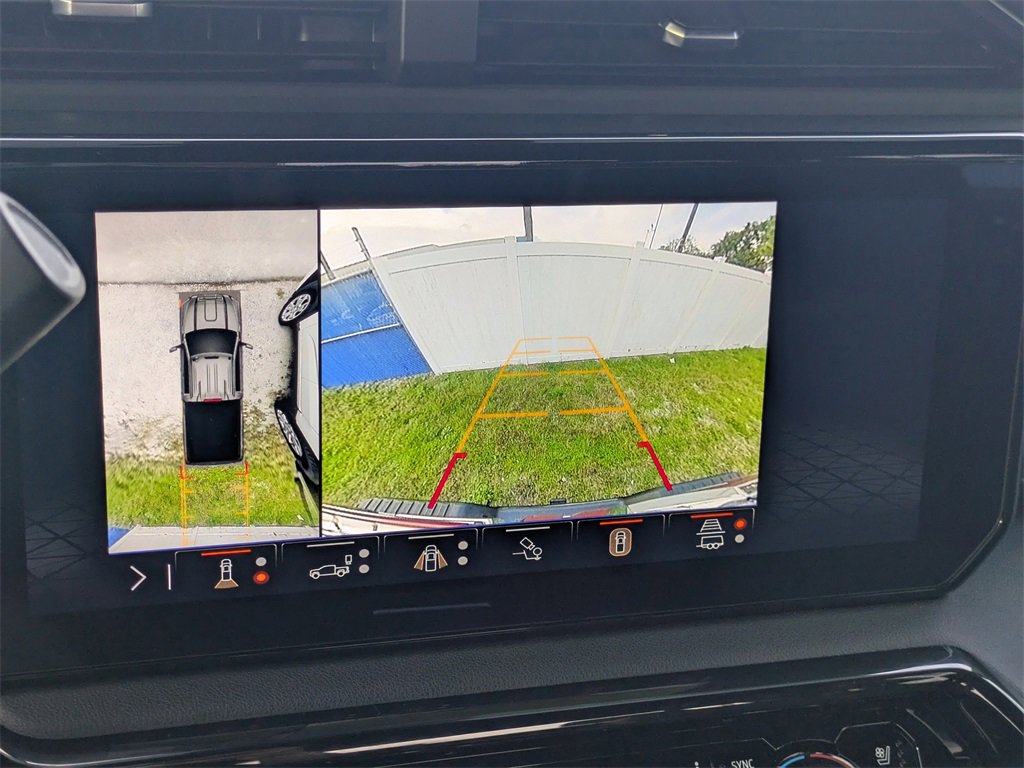 Used 2024 GMC Sierra 2500 AT4 image 21