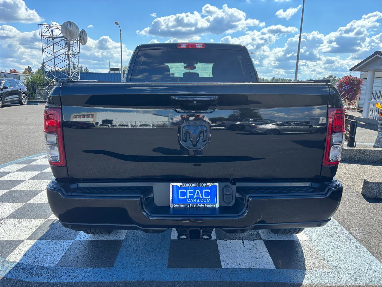 Used 2019 RAM 2500 Big Horn w/ Black Appearance Package AWD/4WD image 4