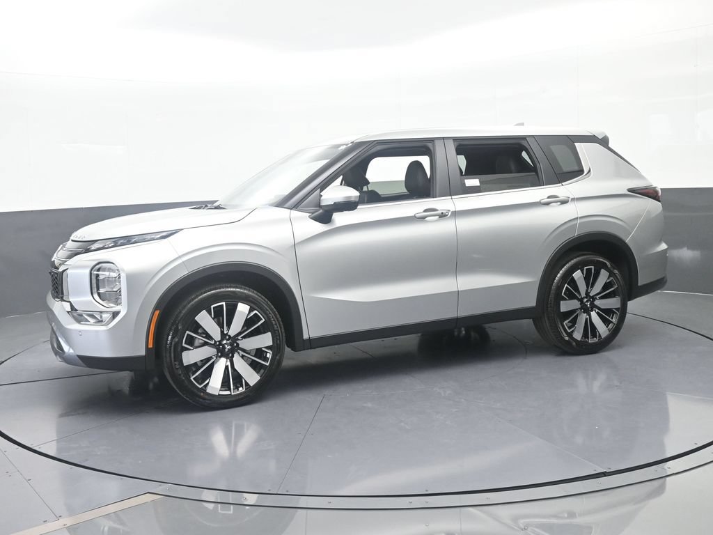 New 2026 Mitsubishi Outlander SE FWD image 2