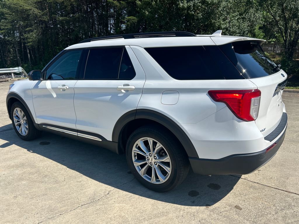 Used 2022 Ford Explorer XLT w/ Equipment Group 202A AWD/4WD image 3