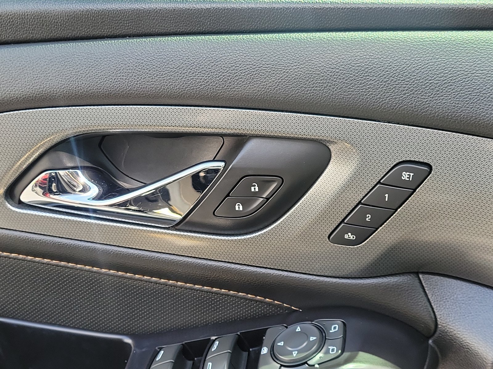 Used 2019 Chevrolet Traverse Premier w/ Redline Edition FWD image 16