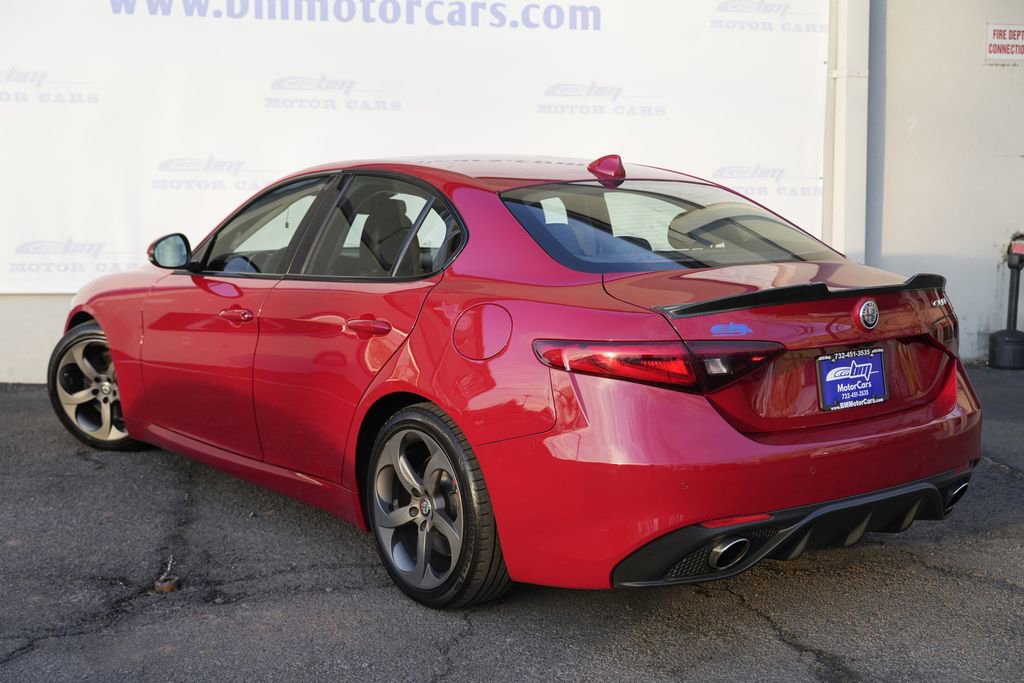 Used 2018 Alfa Romeo Giulia image 4