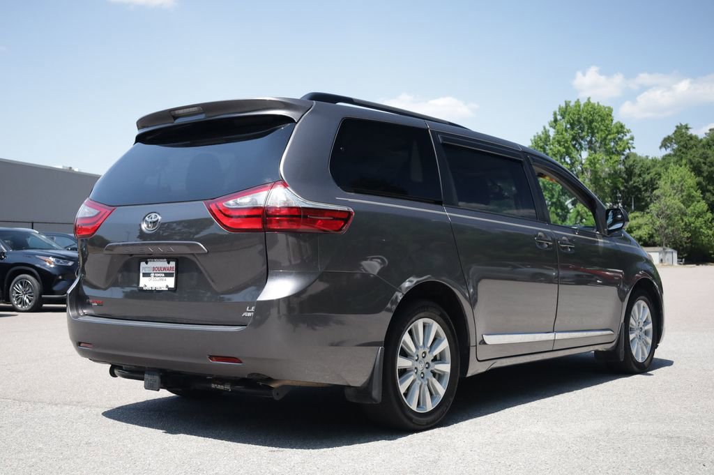 Used 2017 Toyota Sienna LE AWD/4WD image 5