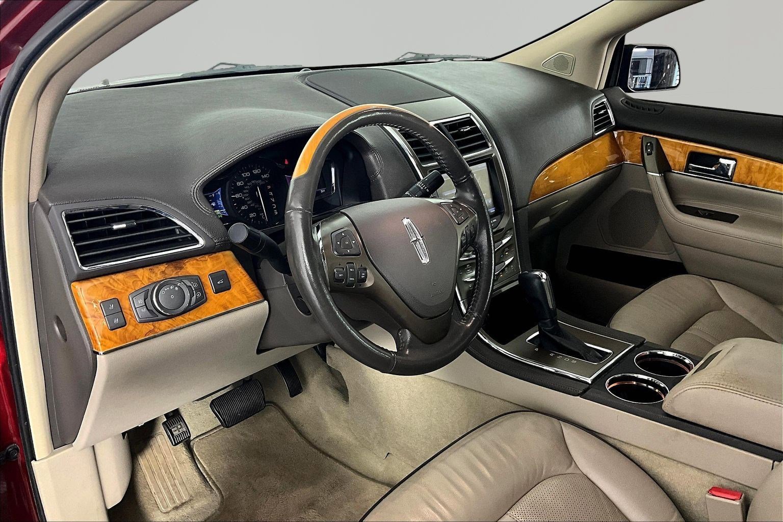 Used 2013 Lincoln MKX FWD image 16