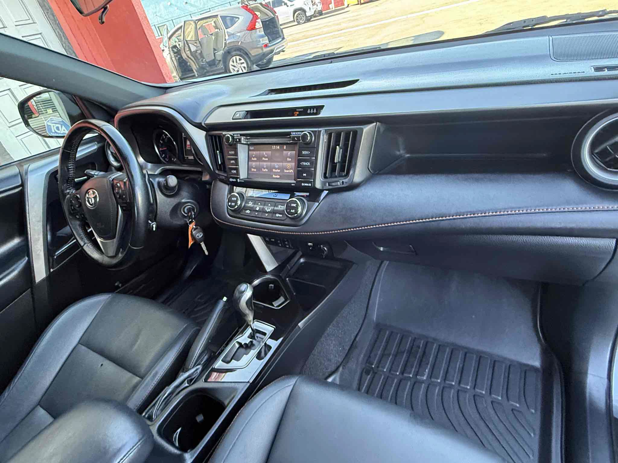 Used 2018 Toyota RAV4 SE w/ All Weather Liner Package FWD image 65