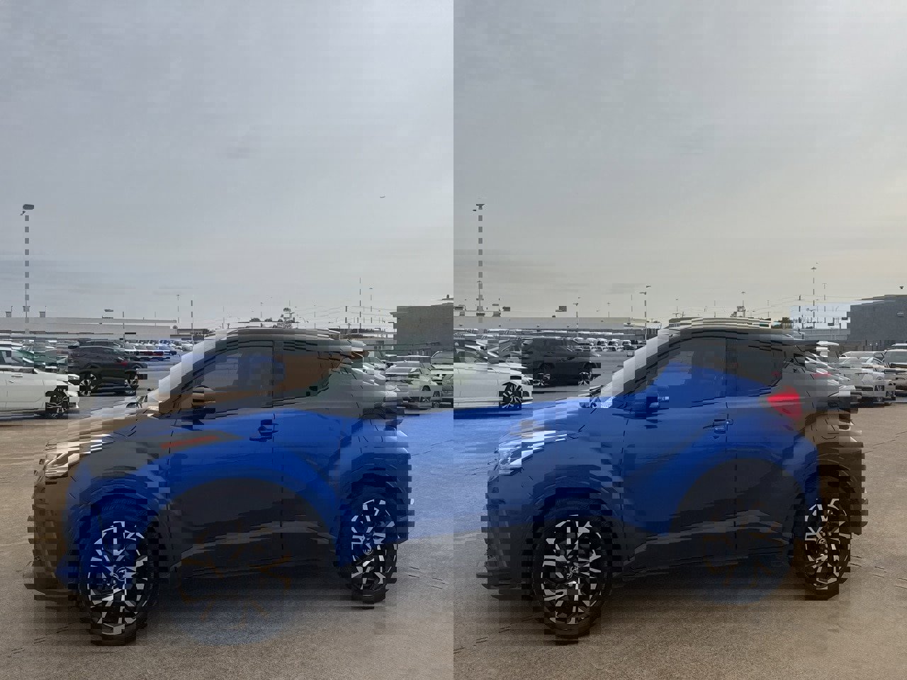 Used 2020 Toyota C-HR XLE image 11