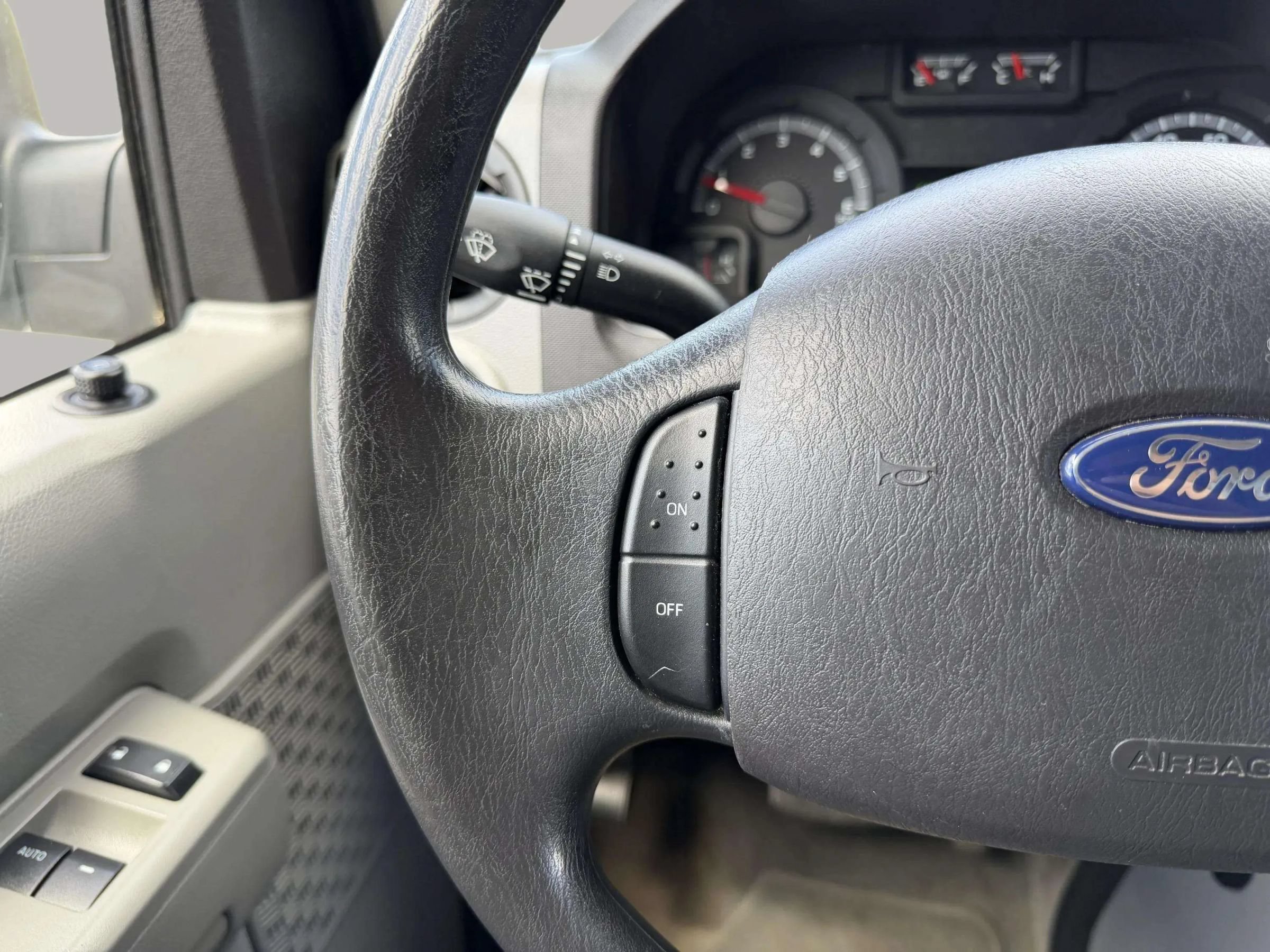 Used 2012 Ford E-350 and Econoline 350 XLT RWD image 23