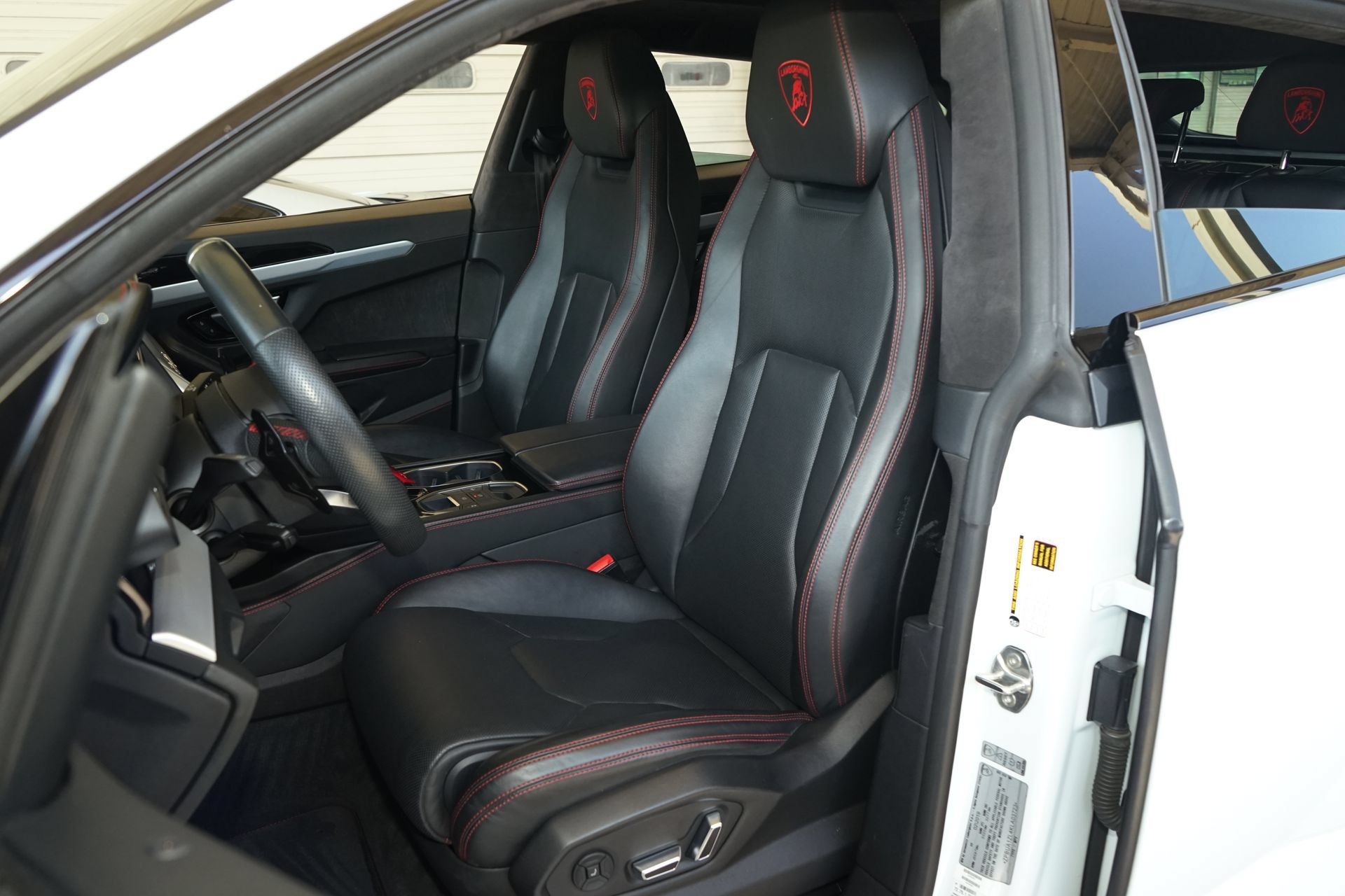 Used 2019 Lamborghini Urus AWD/4WD image 8