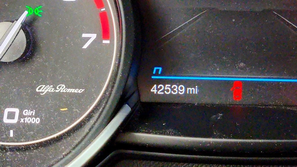Used 2023 Alfa Romeo Stelvio Ti AWD/4WD image 16