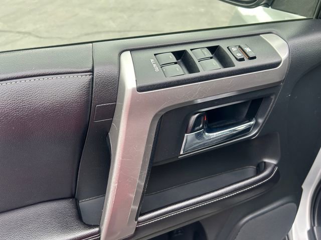 Used 2016 Toyota 4Runner SR5 AWD/4WD image 11