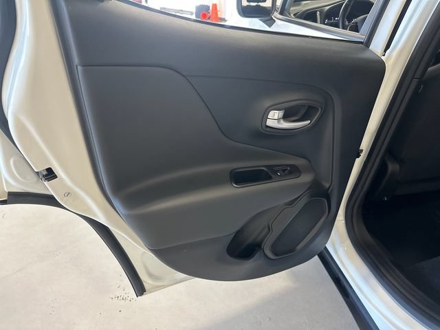 Used 2023 Jeep Renegade Latitude w/ Premium Group AWD/4WD image 24