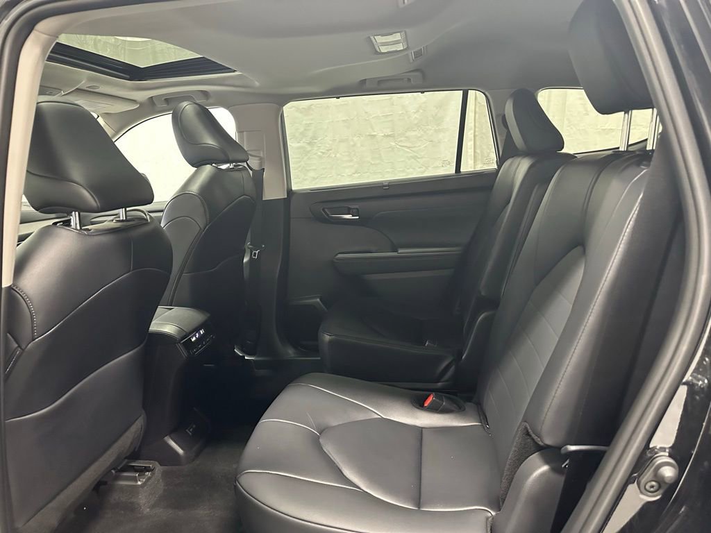 Used 2025 Toyota Highlander XLE image 50