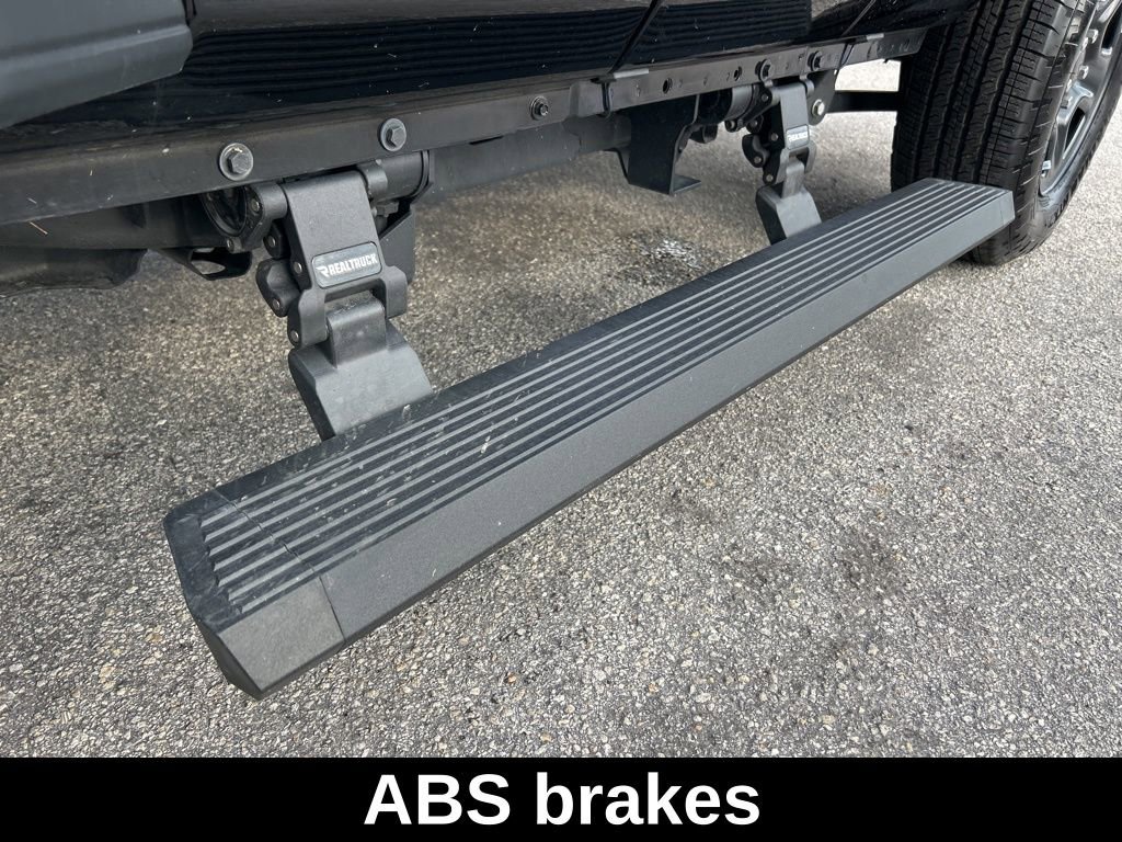 Used 2025 Jeep Wrangler Sport AWD/4WD image 19