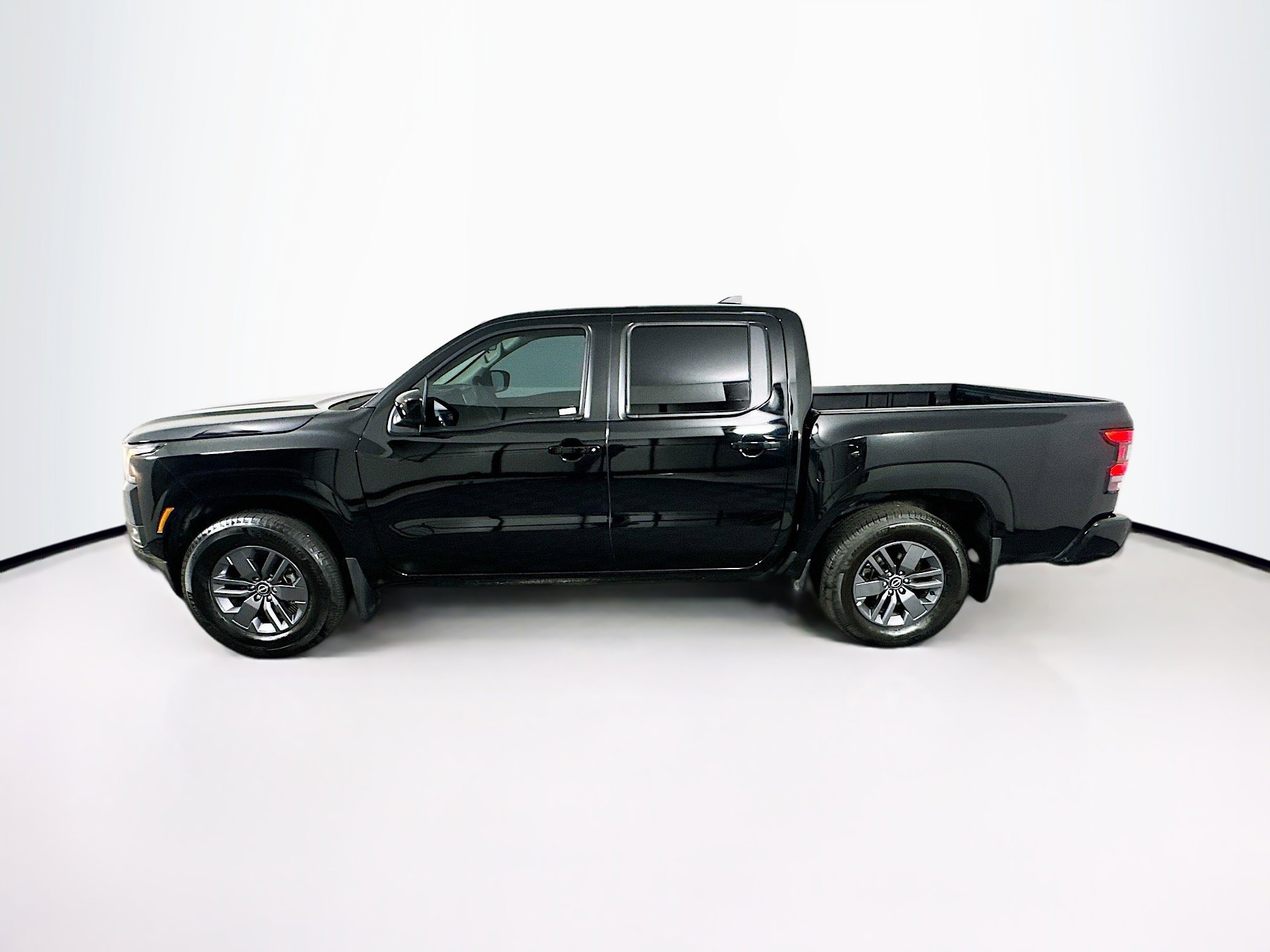 Used 2025 Nissan Frontier SV image 4