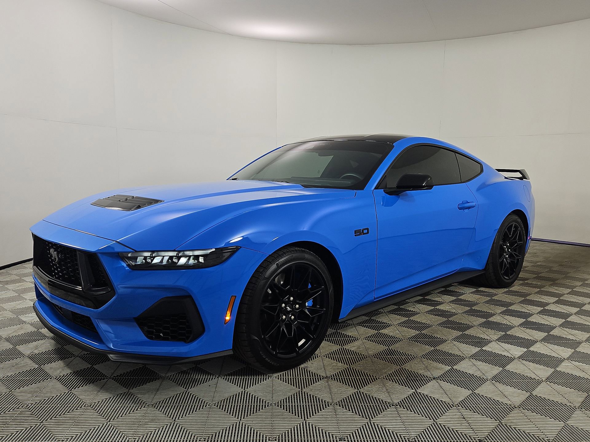 Used 2024 Ford Mustang GT Premium w/ GT Performance Package RWD image 3