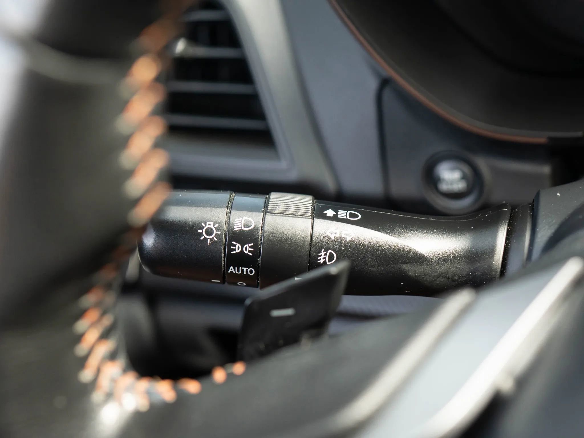 Used 2018 Subaru Crosstrek 2.0i Premium w/ Eyesight System image 38