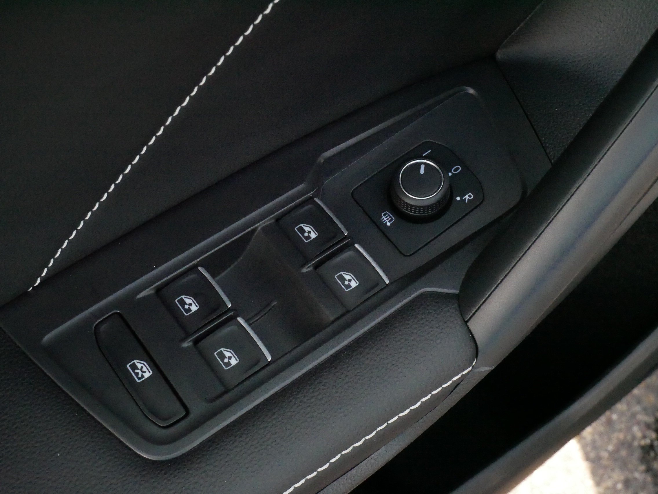 Certified 2023 Volkswagen Tiguan SE R-Line AWD/4WD image 19