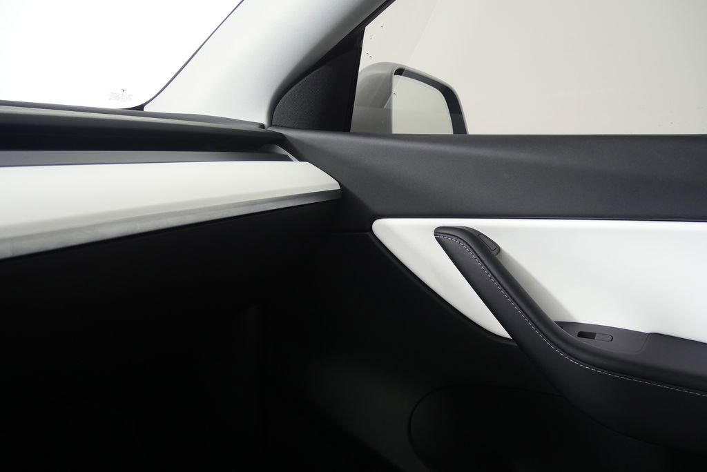 Used 2021 Tesla Model Y Long Range image 28