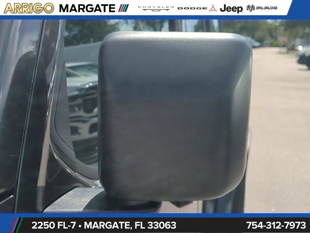 Used 2025 Jeep Wrangler Unlimited Sahara AWD/4WD image 12