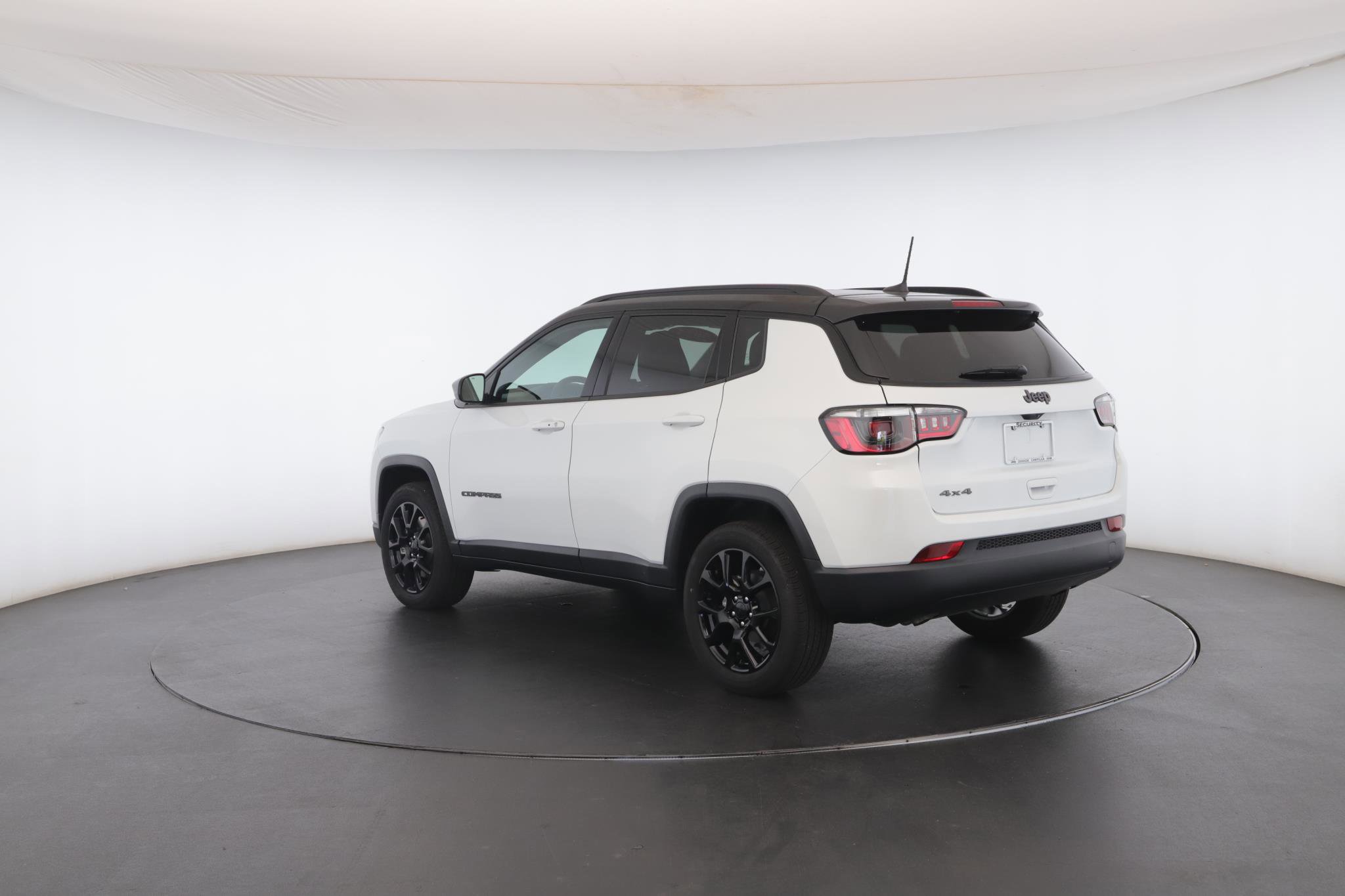 Used 2024 Jeep Compass Latitude w/ Sun and Sound Group AWD/4WD image 24