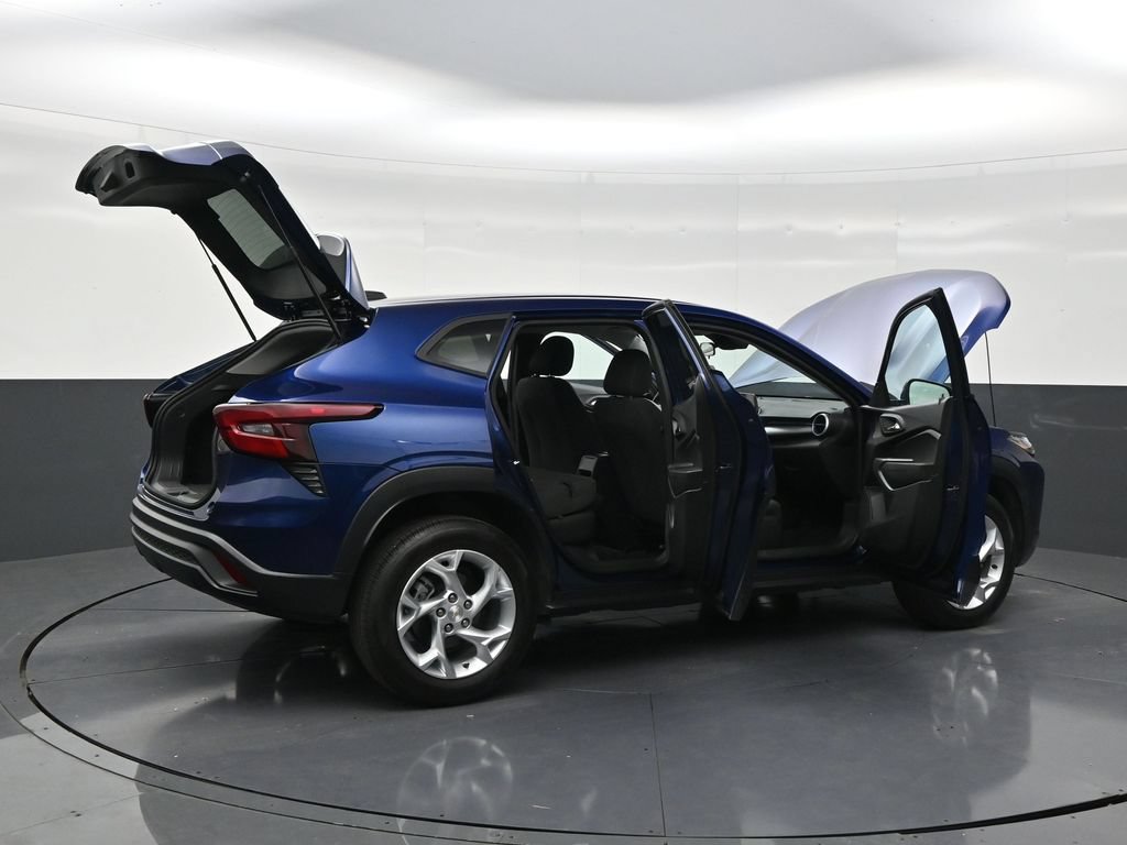 Used 2024 Chevrolet Trax LS w/ LS Convenience Package FWD image 27
