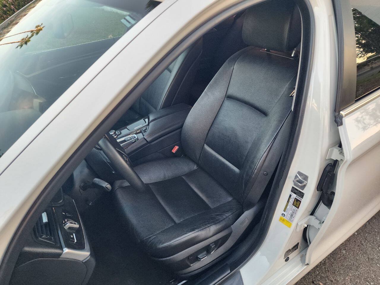 Used 2012 BMW 528i Sedan RWD image 19