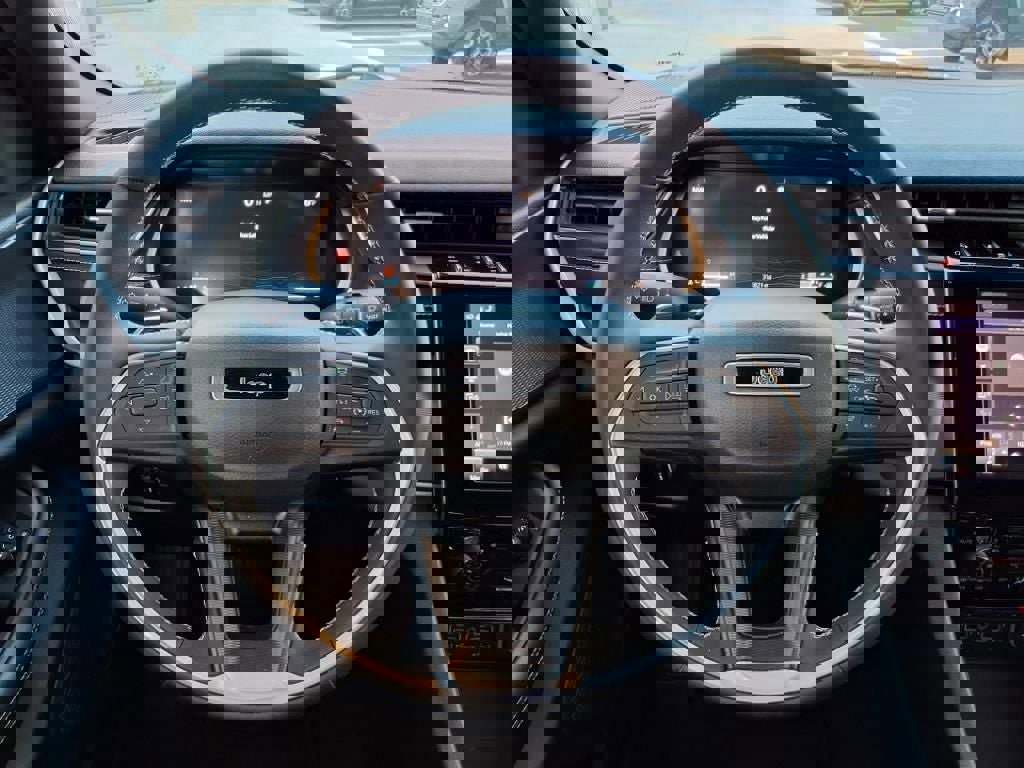 Used 2023 Jeep Grand Cherokee Altitude image 14