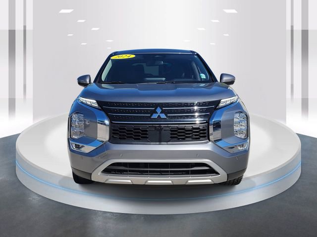 Used 2024 Mitsubishi Outlander SE image 2