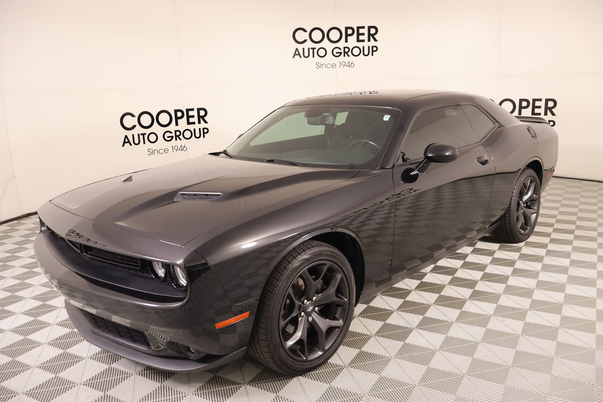 Used 2020 Dodge Challenger SXT w/ Blacktop Package RWD image 10