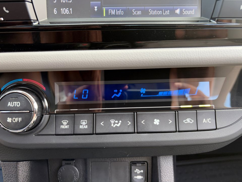 Used 2016 Toyota Corolla LE FWD image 18